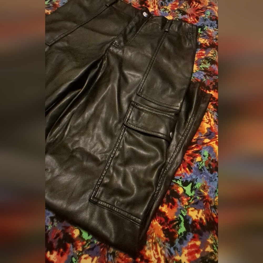 Forever 21 Black Baggy Cargo Style Pants - Picture 2 of 11
